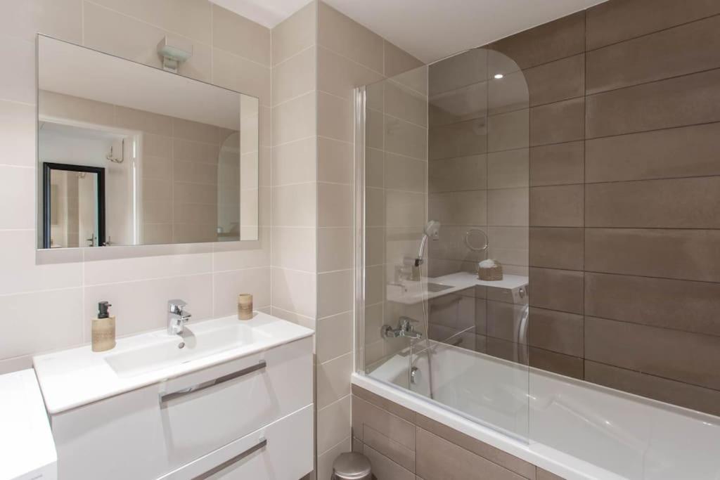 A7- 2 Bdr Sea & Mountain View - Ac, Parking, Pool & Terrace Apartamento Antibes Exterior foto